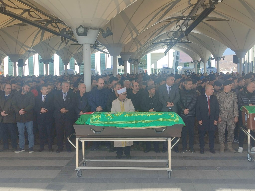 15 Temmuz şehidi polis Sezen’in annesi son yolculuğuna uğurlandı