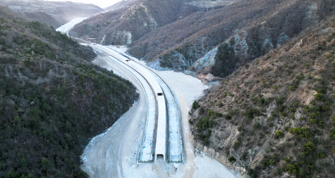 12 yıldır tamamlanamayan yol, ölümlü kazalara neden oluyor