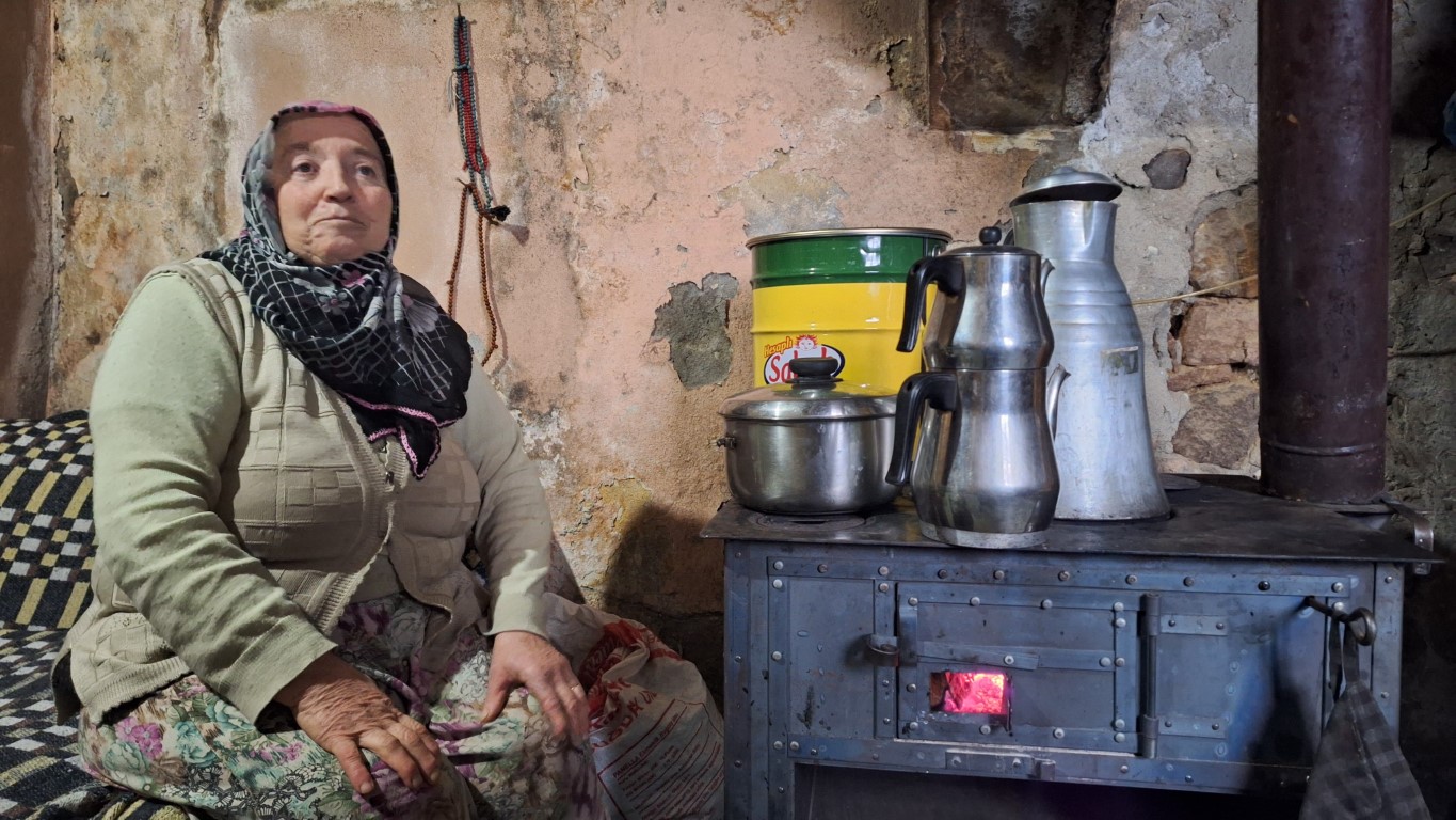 6 yıl evli kaldı, eşinin vefatıyla baba evinde bir ömür geçirdi