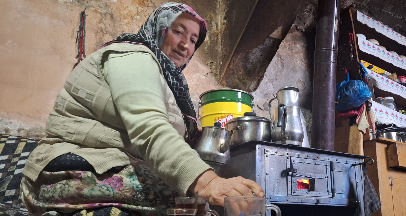 Eşinin vefatıyla baba evinde bir ömür geçirdi