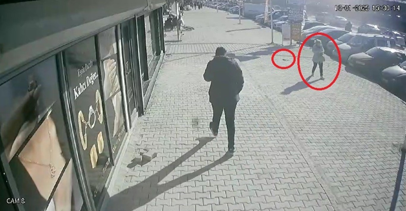 İçinde emanet para olan cüzdanını kaybeden kadın cüzdanını bulan 3 gence çağrıda bulundu