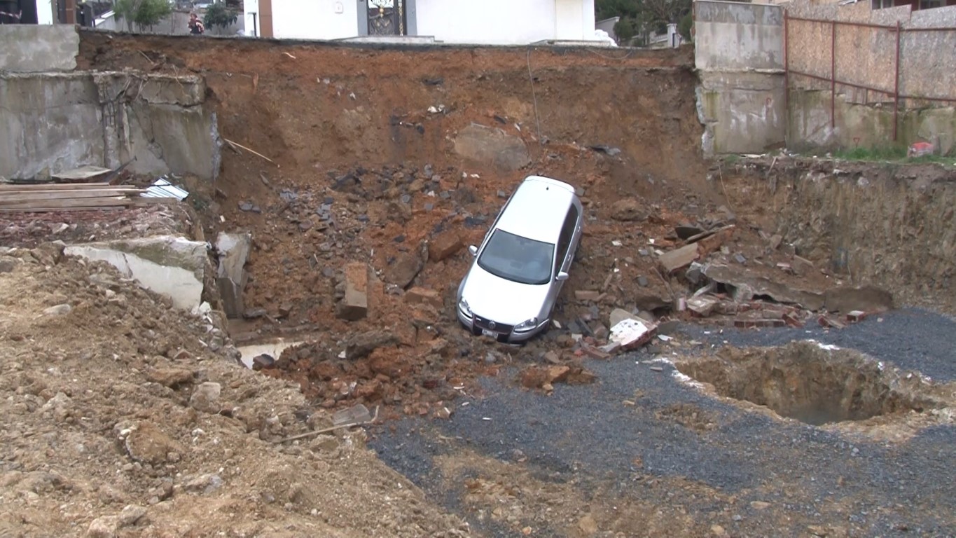 Kartal’da toprak kayması: Binadakiler tahliye edildi