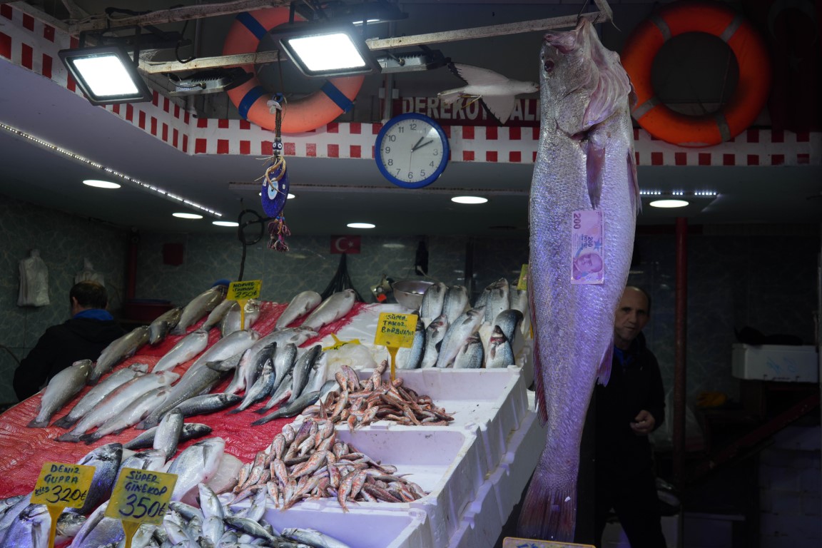 Karadeniz’de 120 santimlik dev minekop avlandı, 6 bin TL’ye satıldı