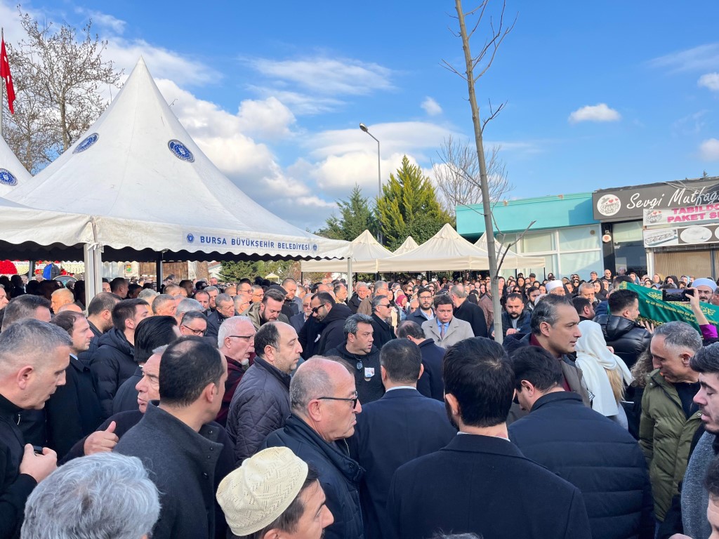 Oteli beğenmedikleri için sabah terk edeceklerdi, yangında hayatlarını kaybettiler