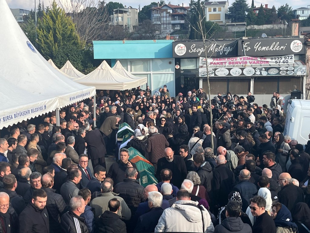 Oteli beğenmedikleri için sabah terk edeceklerdi, yangında hayatlarını kaybettiler