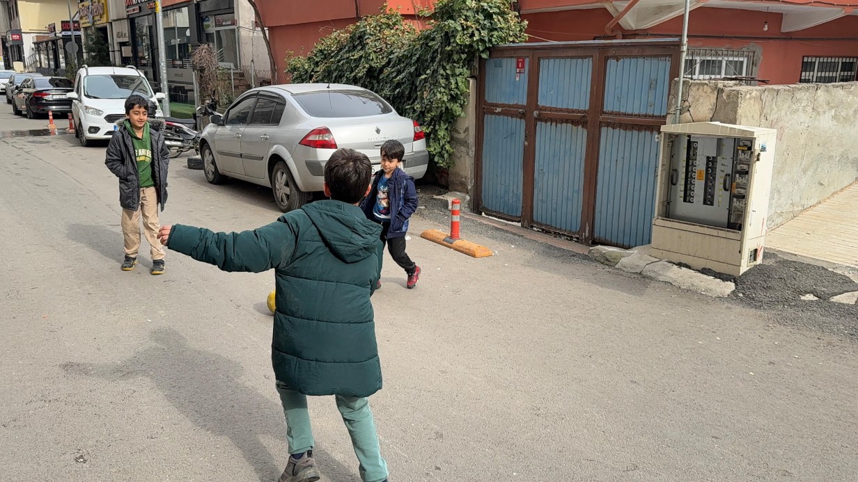 Dicle Elektrik’in açık bırakılan trafoları tehlike saçıyor