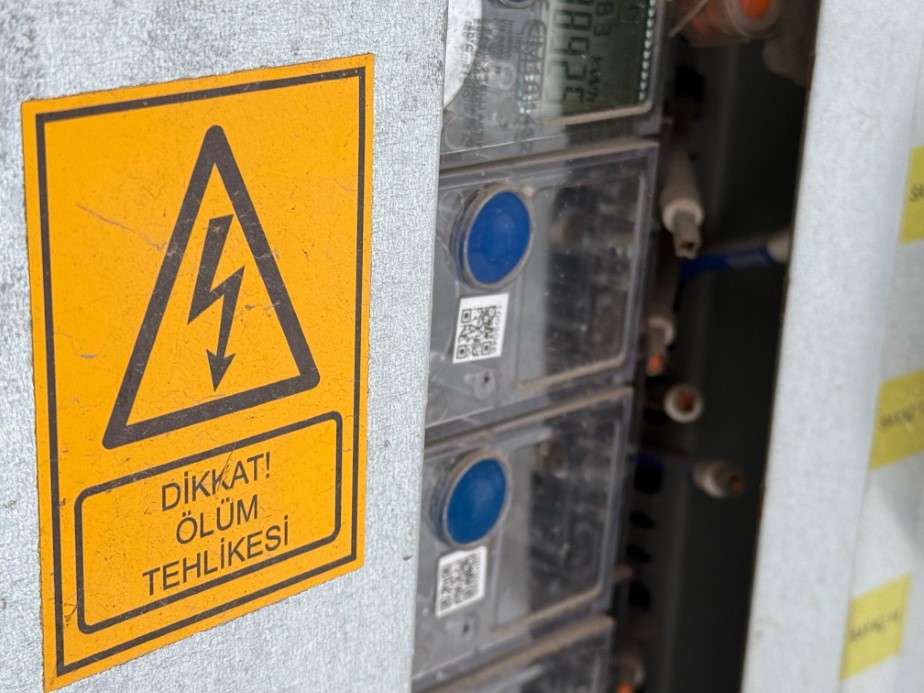 Dicle Elektrik’in açık bırakılan trafoları tehlike saçıyor