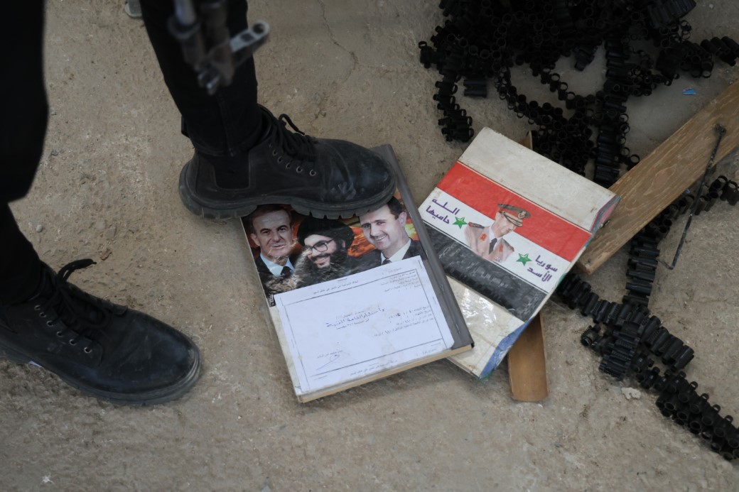 Esad'ın halkına bomba yağdırdığı 4. Zırhlı Tümen görüntülendi