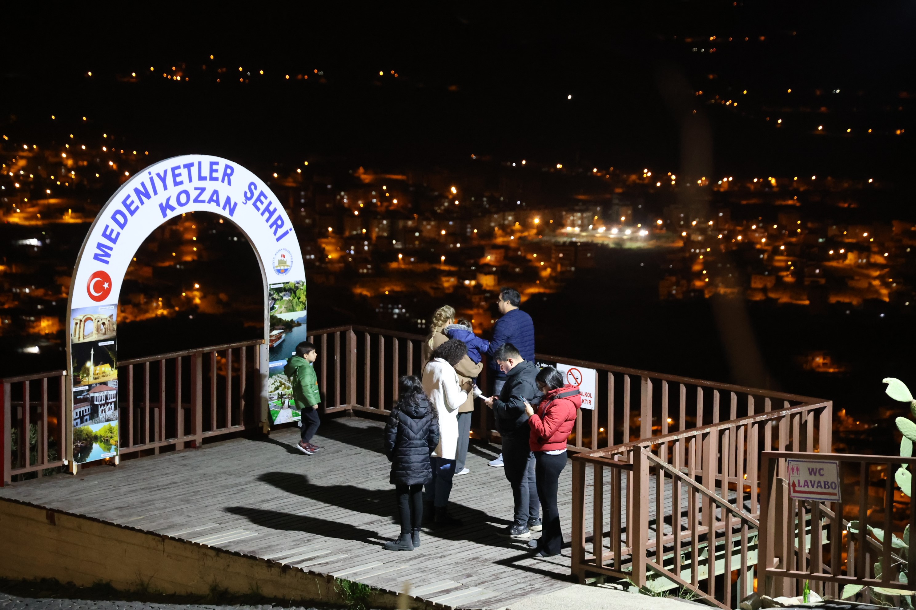 Adanalılar 6 gezegenin yan yana sıralanışını gözlemledi