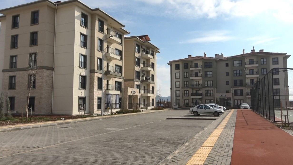 Baykar’ın konutlarına yerleşen depremzedelerden teşekkür