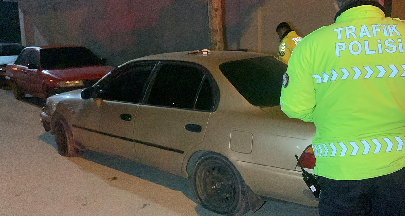 Karaman’da kaza yerinde polisin ölümden döndüğü anlar kamerada