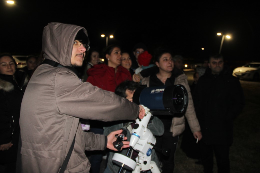 Kayserililer gezegenlerin sıralanışını izlemek için gözlemevine akın etti