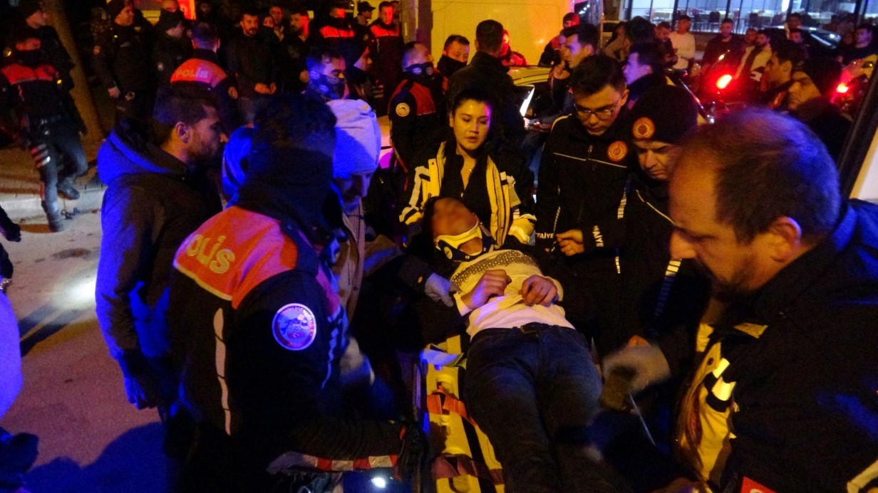 Çuval dolusu tabancayla polisten kaçtı, kaza yapınca yakalandı