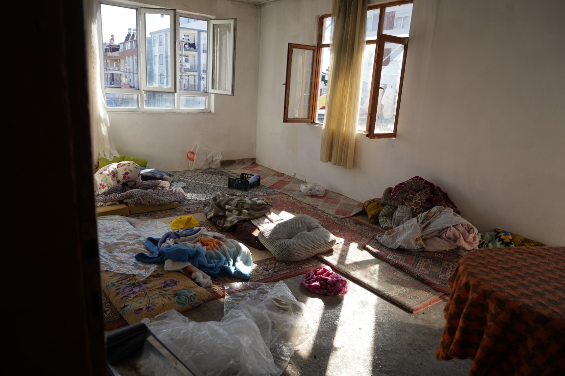 Yangından kurtarılıp ambulansa alındı, hastaneye gideceğini öğrenince 