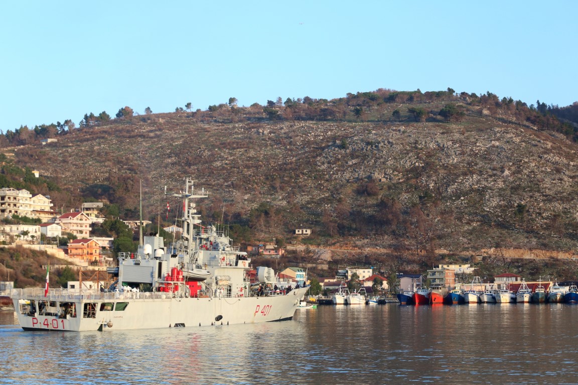 İtalya'nın gönderdiği 49 düzensiz göçmen Arnavutluk'a ulaştı