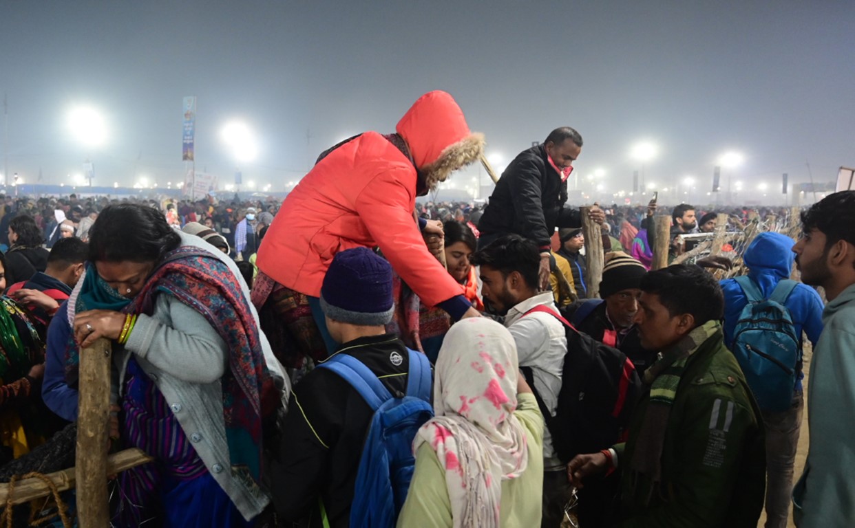 Hindu festivalinde izdiham: 17 ölü