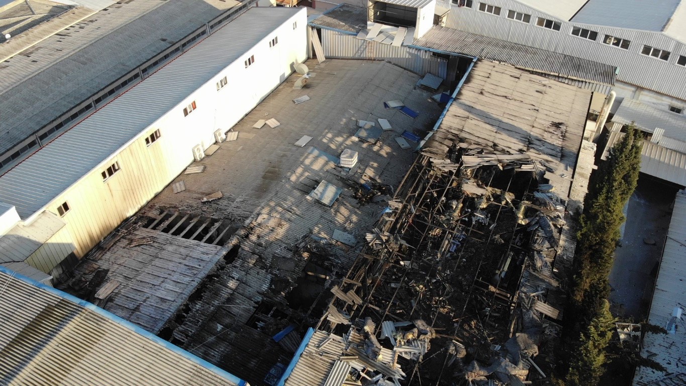 Tekstil fabrikasını küle çeviren o patlama saniye saniye görüntülendi