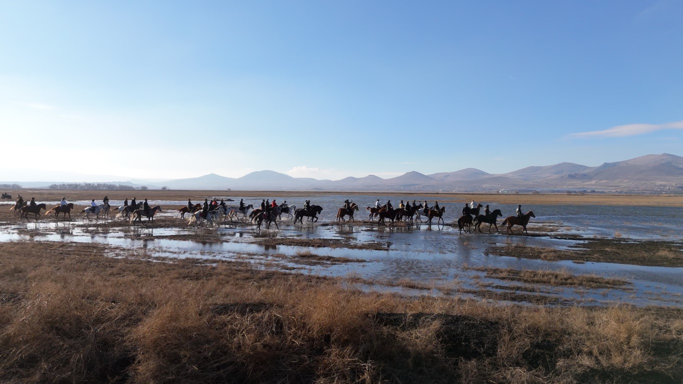 Yılkı atları diyarı Hürmetçi’de atlı safari