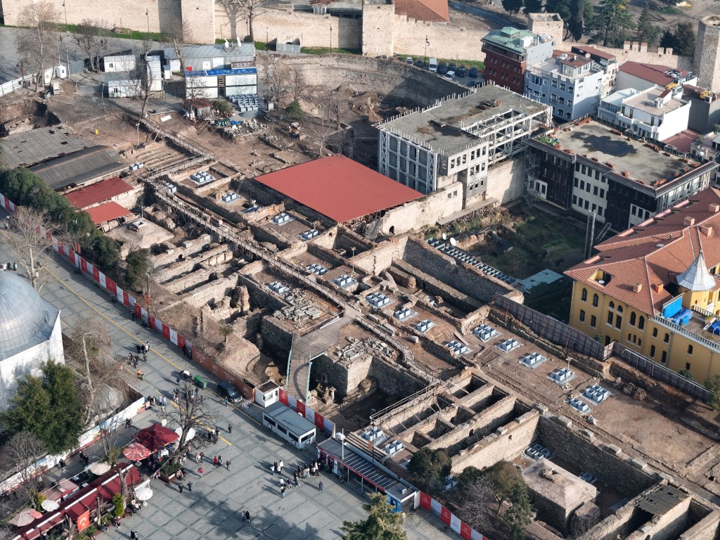 Sultanahmet’te Four Seasons Hotel’i büyütemedi, tarihi alan “Arkeopark”  olacak