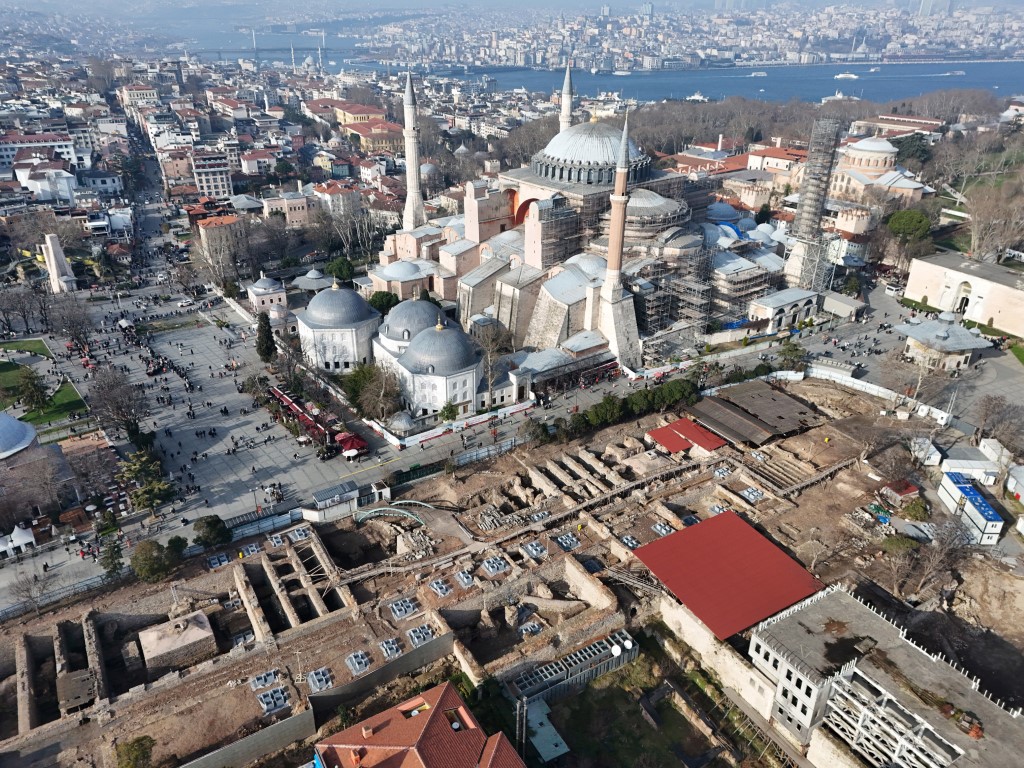 Sultanahmet’te Four Seasons Hotel’i büyütemedi, tarihi alan “Arkeopark”  olacak