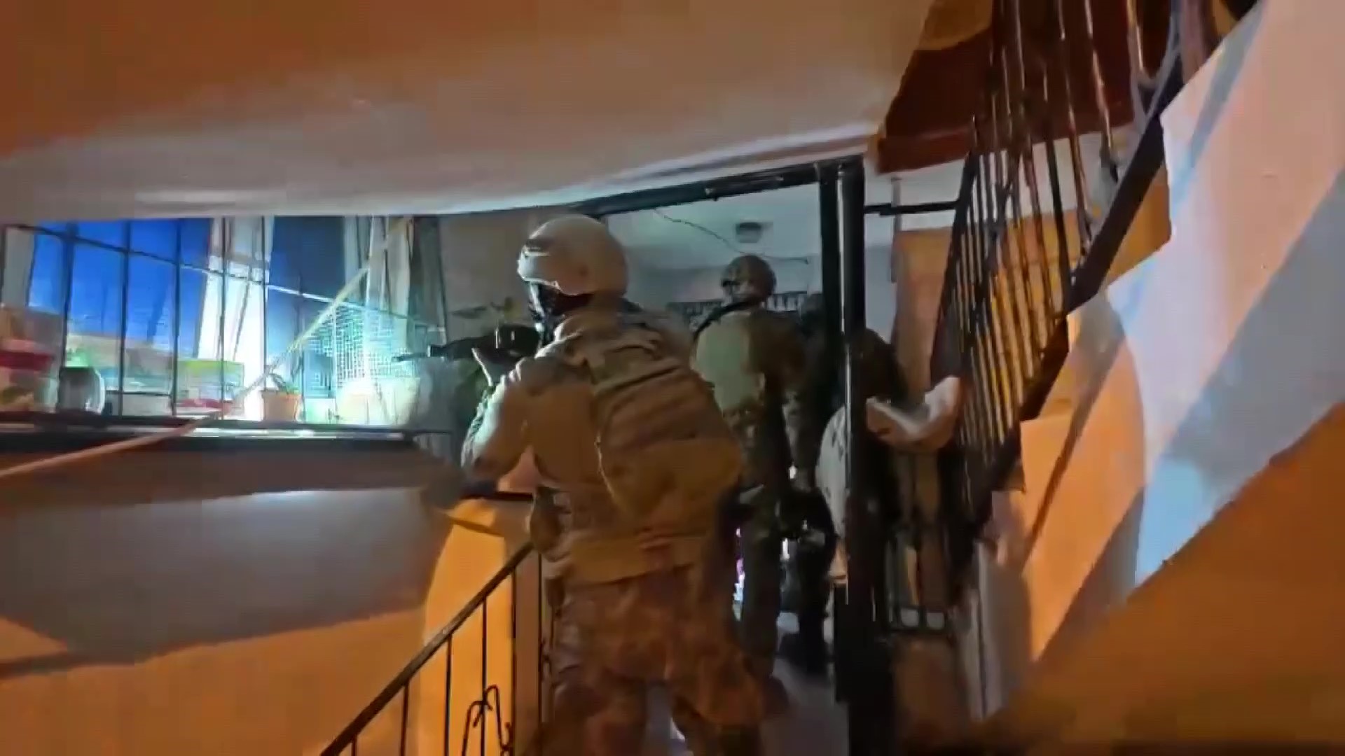 Adana’da silah kaçakçılarına şafak operasyonu: 11 şüpheli tutuklandı