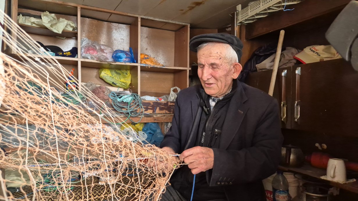 70 yılını denizde geçirdi, limandan kopamıyor