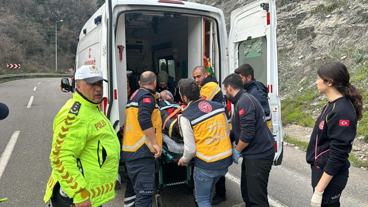 Kale Turizme ait otobüs tünelde kaza yaptı, yolcular ölümden döndü