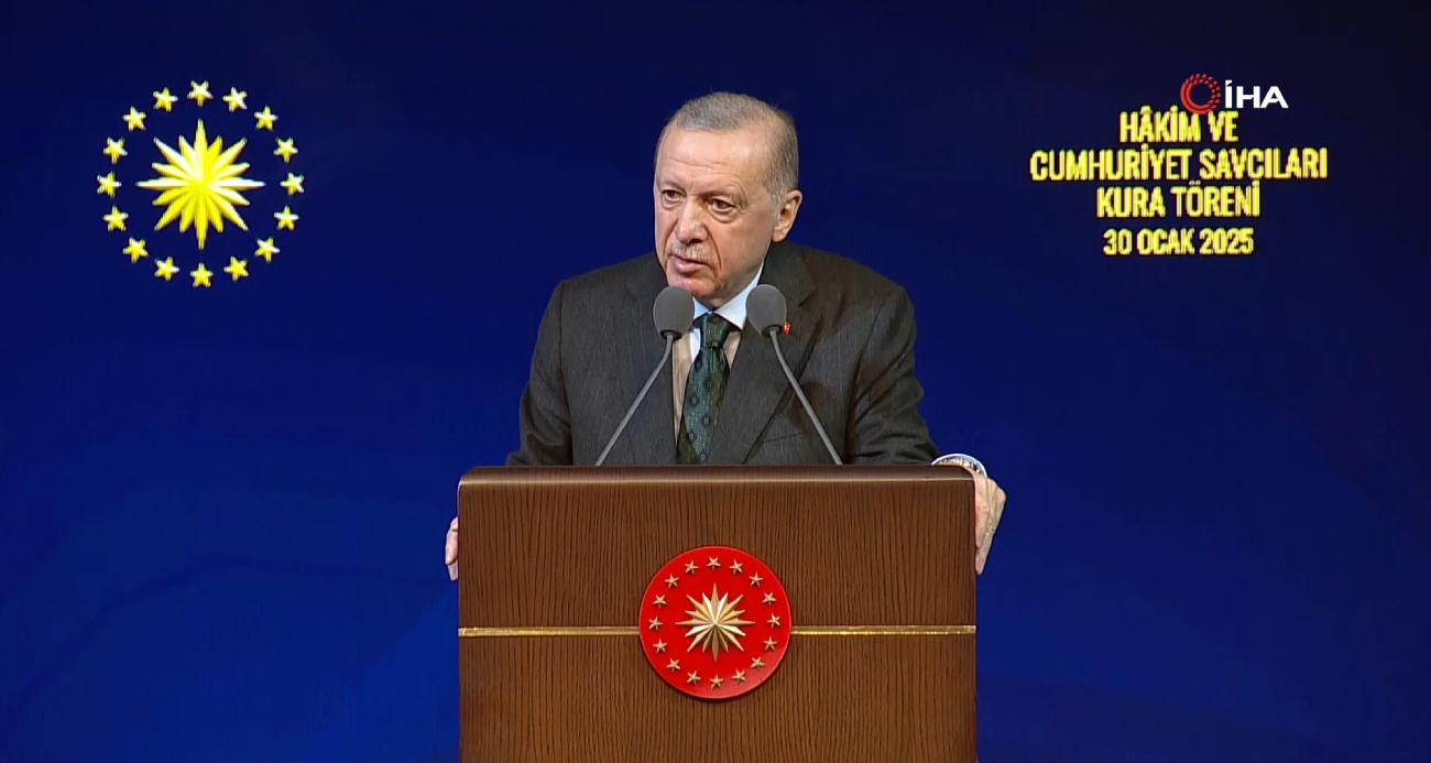 Cumhurbaşkanı Erdoğan: ”Türk milleti adına karar verenlere ise kimse ayar veremez”