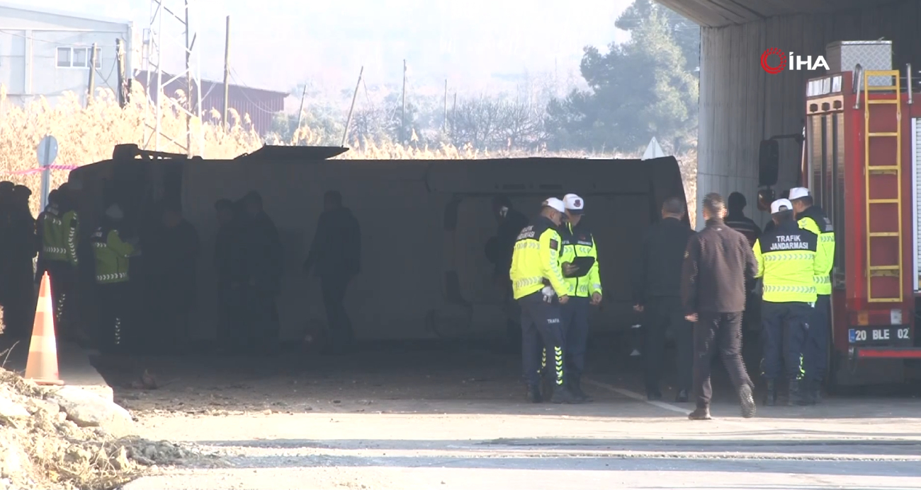 Denizli’de işçi servisi devrildi: 4 ölü, 19 yaralı