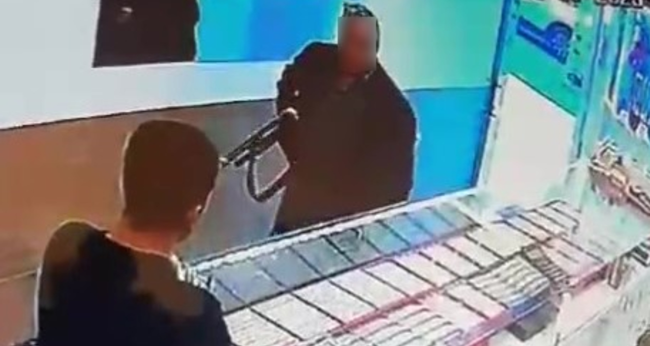 Kuyumcu soymak istedi, panik butonuyla polise yakalandı