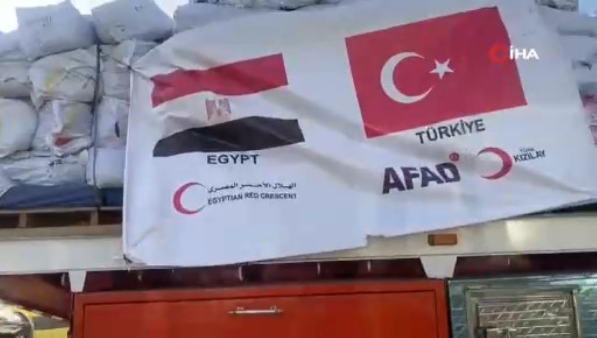 57 tır yardım malzemesi Refah Sınır Kapısı'ndan Gazze'ye girdi