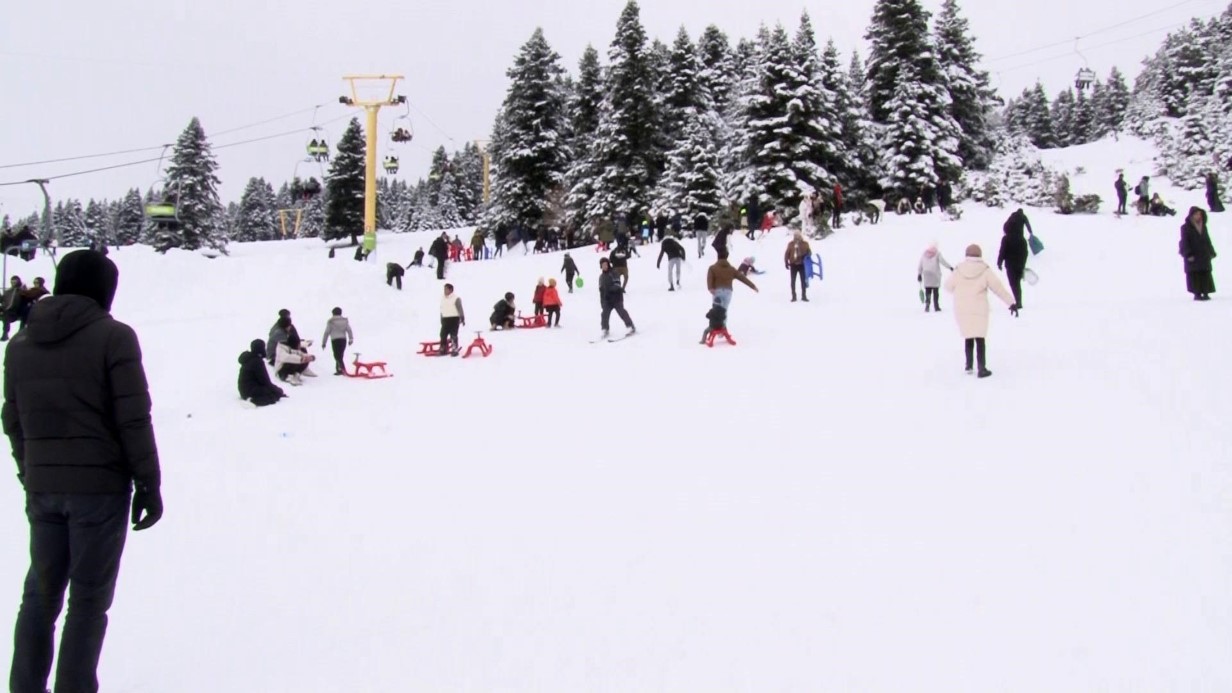Sömestir tatilinin son günü aileler Uludağ’a akın etti
