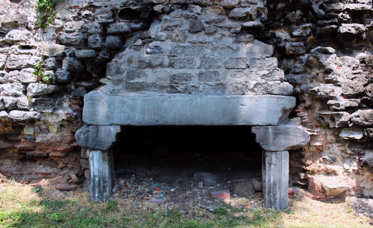 Doğu Roma döneminde geçiş kapısıydı, kaybolmaya yüz tutan tarihi yapı havadan görüntülendi