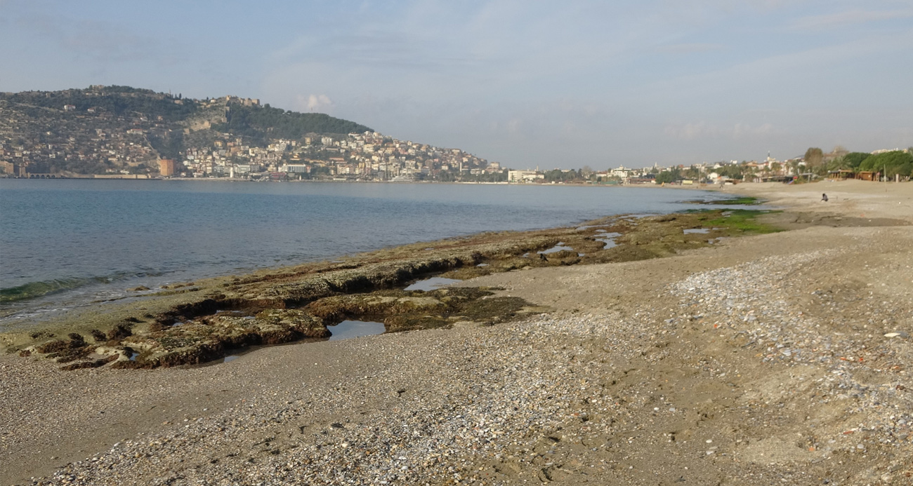 Alanya’da deniz suyu 7-8 metre çekildi