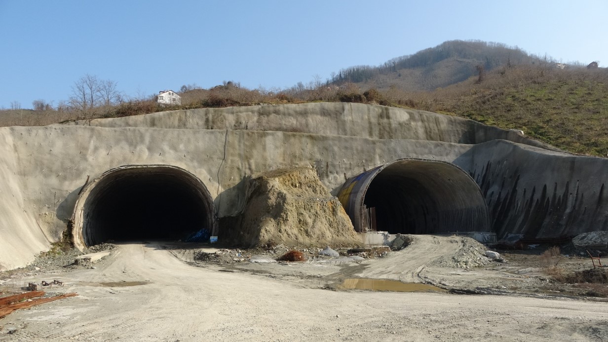 İki şehir arasını 15 dakikaya indirecek yolda çalışmalar sürüyor