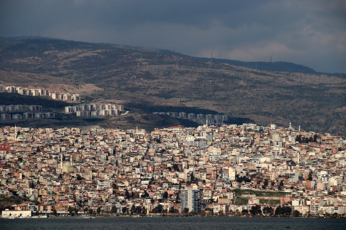 Ege’de deprem fırtınası sürüyor