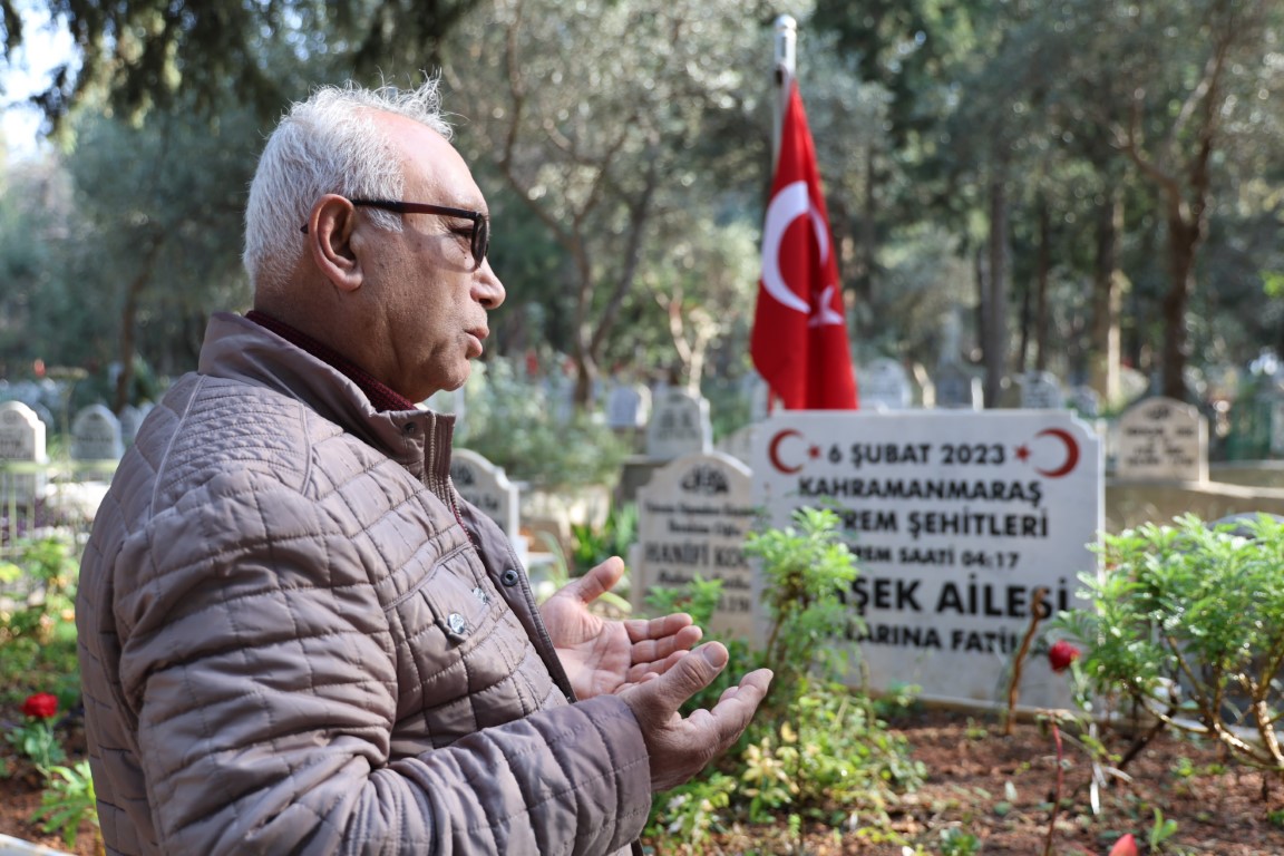 Depremde evlatlarını kaybeden Şimşek: 