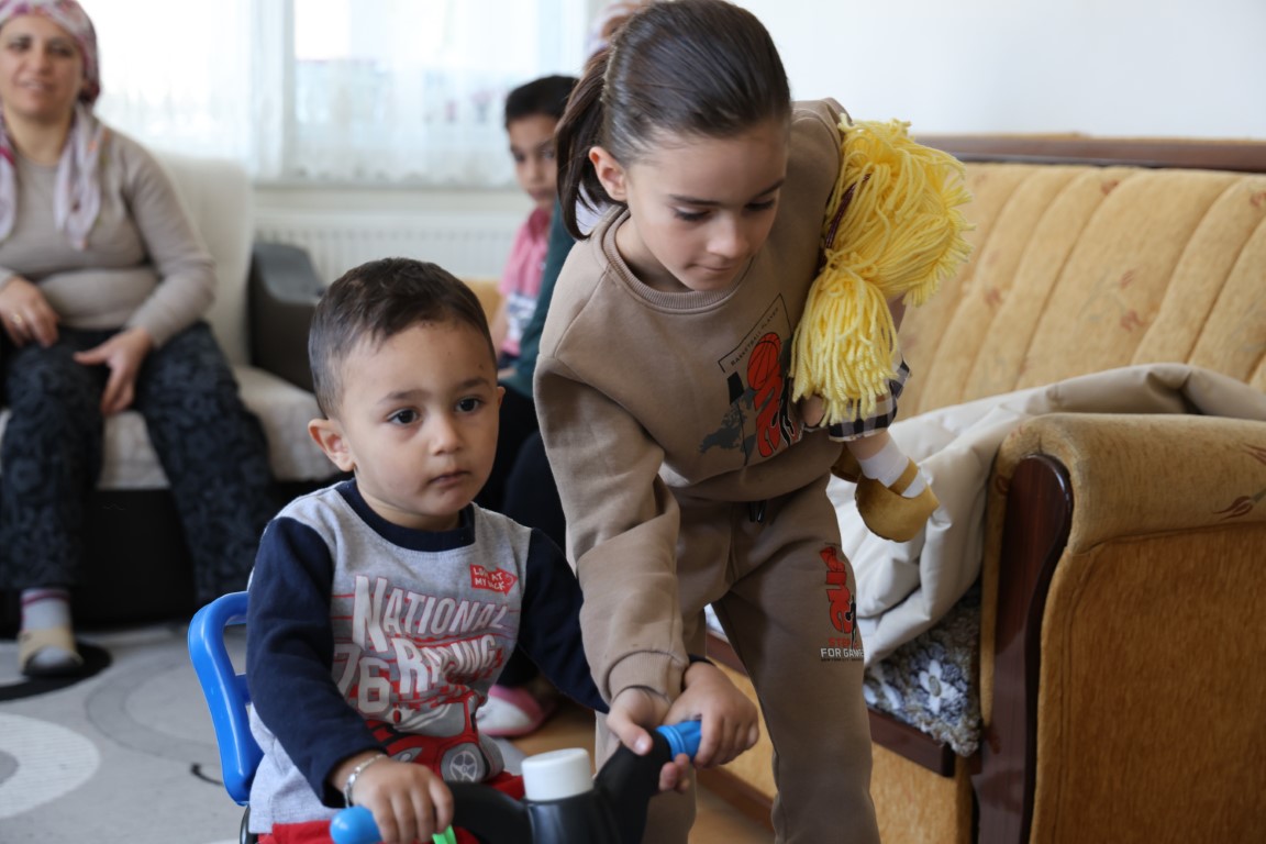 Asrın felaketinden 40 günlük bebeği ile kurtulan kadın yaşadıklarını anlattı