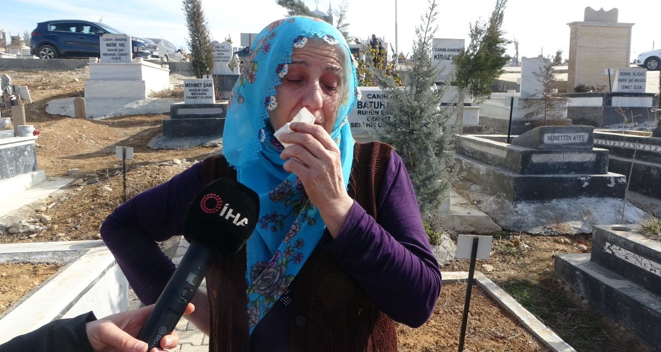 Malatyalı depremzedeler mezarlıklardan ayrılamıyor