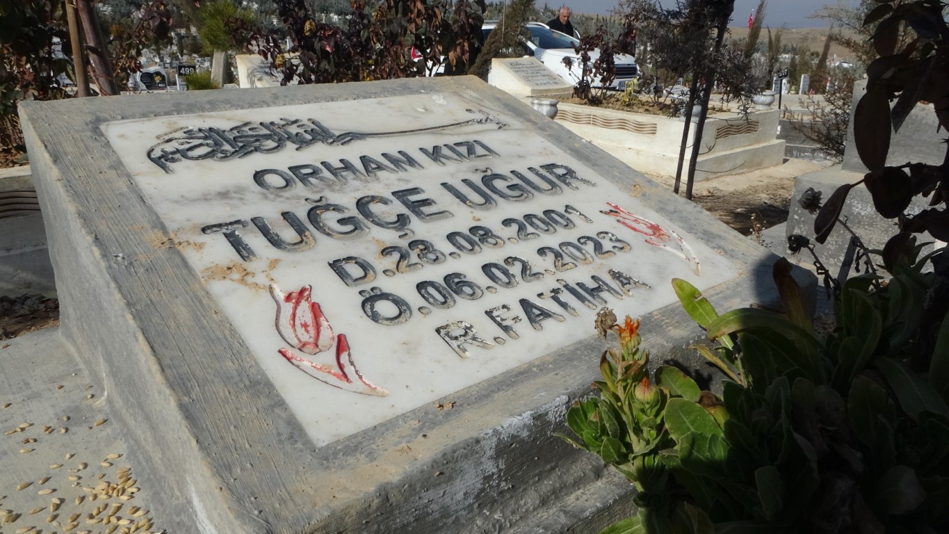 Depremlerde 4 yakınını kaybeden çift: 