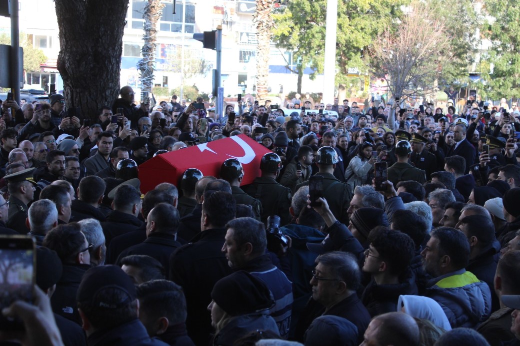 Evlilik yıl dönümünde şehit düştü, kızının doğum gününde toprağa verildi