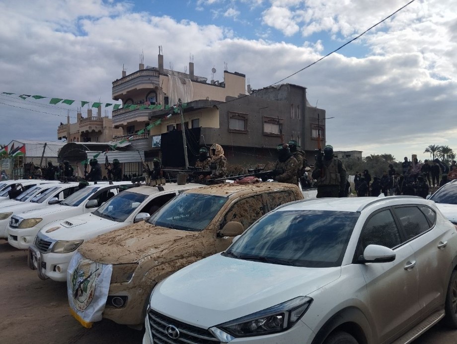 Hamas, 3 İsrailli esiri Kızılhaç'a teslim ederek serbest bıraktı