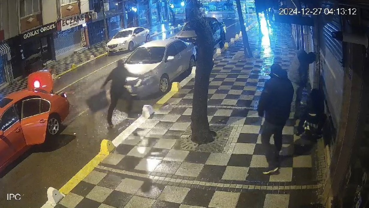 Kar maskeli soyguncular kuyumcuyu talan etti