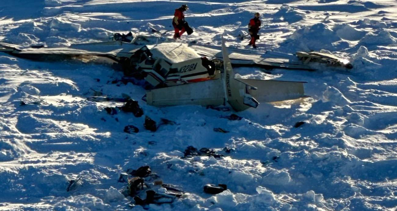 Alaska&#039;da kaybolan uçağın enkazı bulundu: 10 ölü
