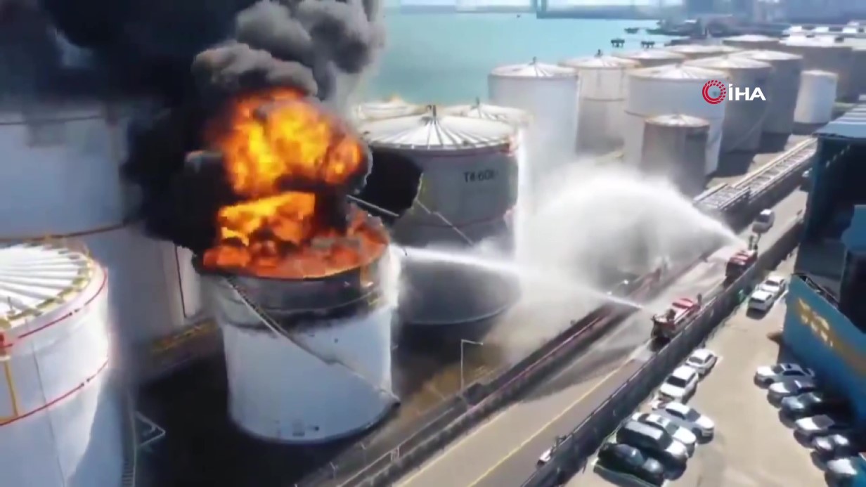 Güney Kore’de dev yakıt tankında patlama ve yangın: 1 ölü