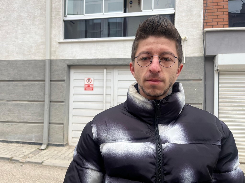 Motosiklete çarpan ehliyetsiz sürücü kaçtı