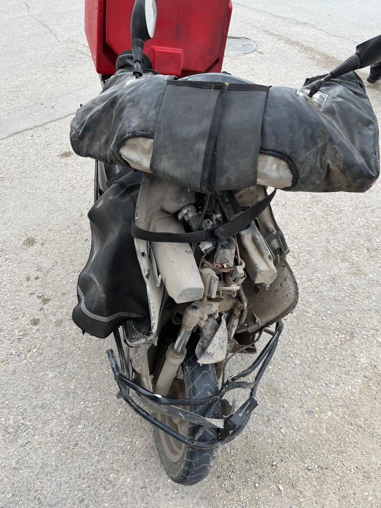 Motosiklete çarpan ehliyetsiz sürücü kaçtı