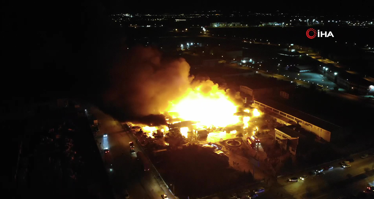 Afyonkarahisar’daki fabrika yangını havadan görüntülendi
