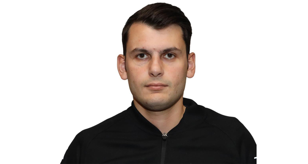Amatör maçta oyundan atılan futbolcu hakemi bıçakladı