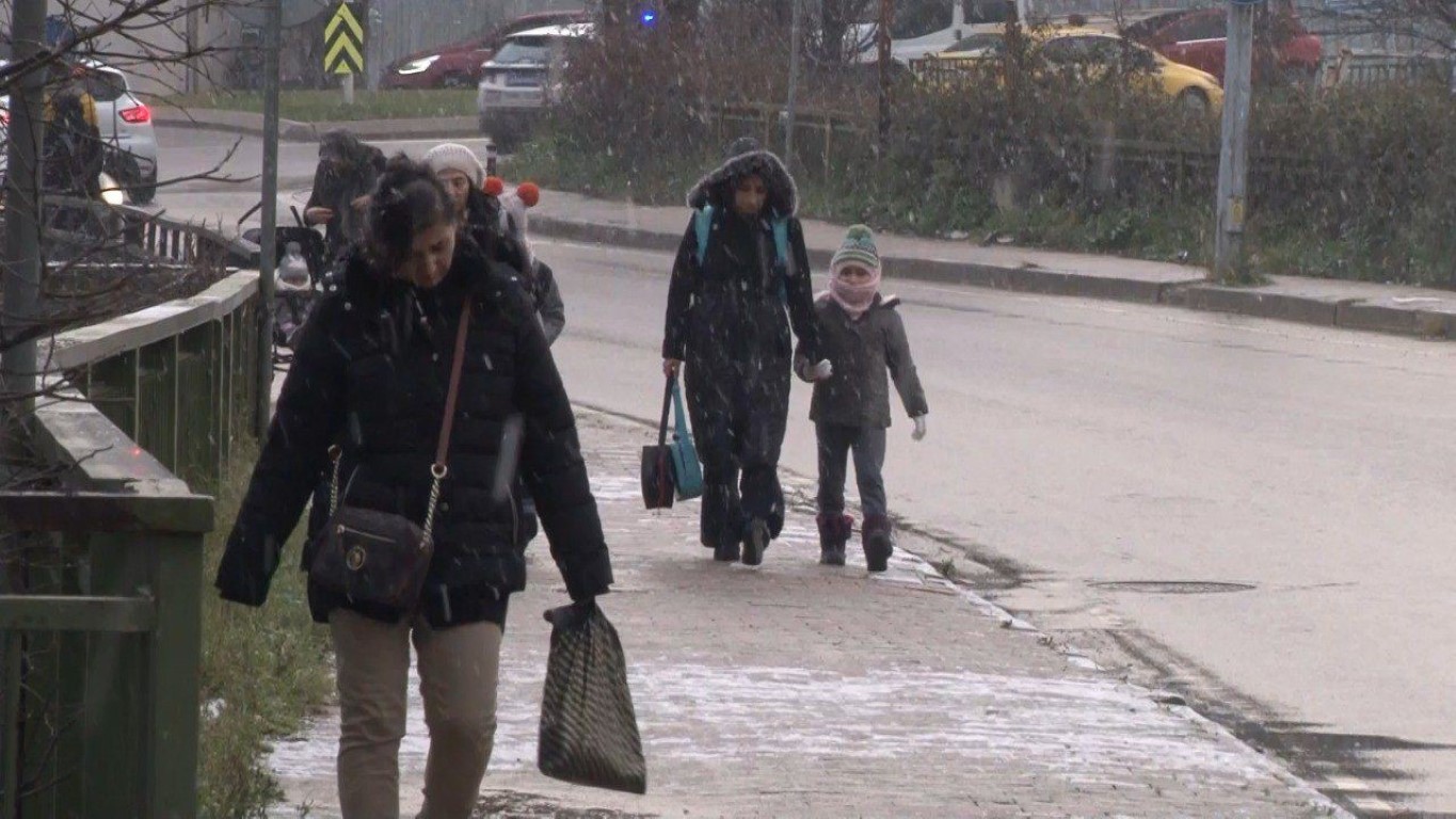 Kar yağışıyla beyaza bürünen Aydos Ormanı havadan görüntülendi